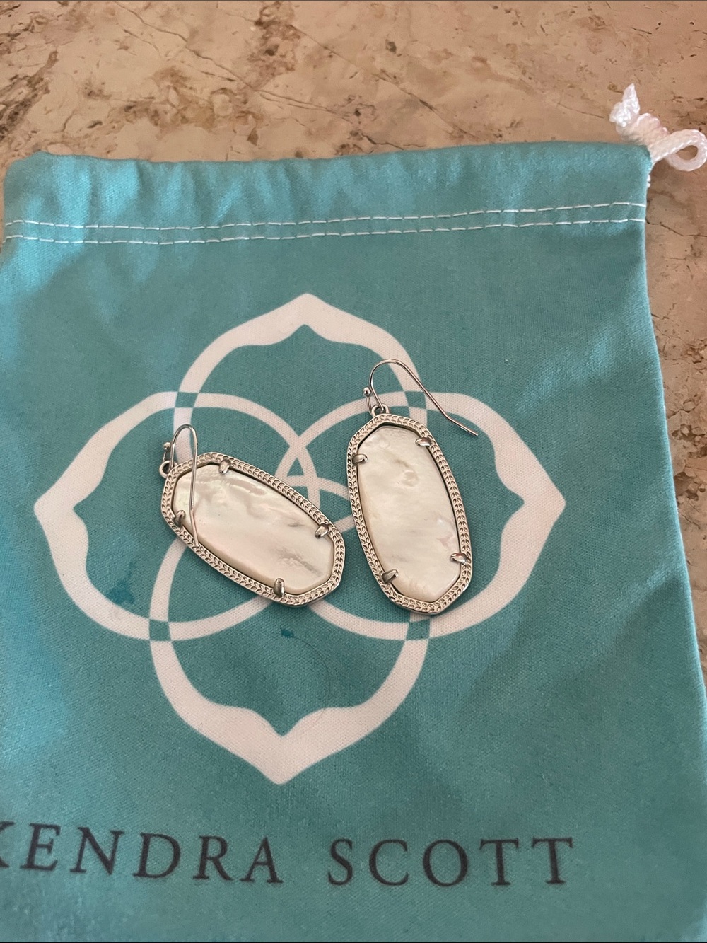 Kendra Scott Elles: morher of pearl with silver frame EUC